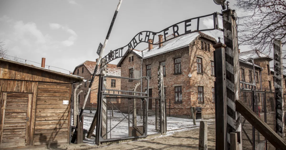 Син на герой от Аушвиц търси по съдебен ред милиони