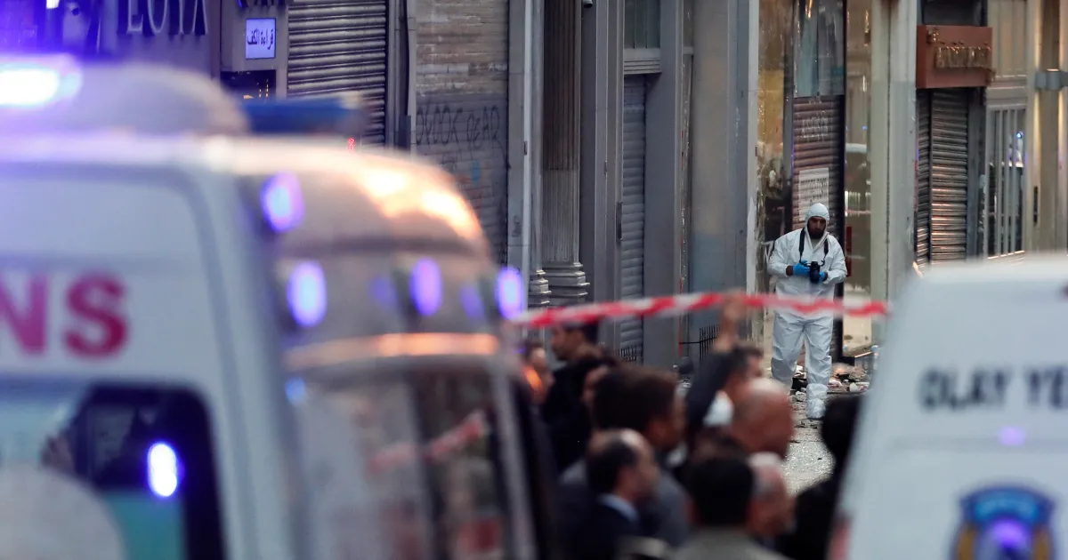 Основната версия за взрива на оживената търговска улица Истиклял“ в