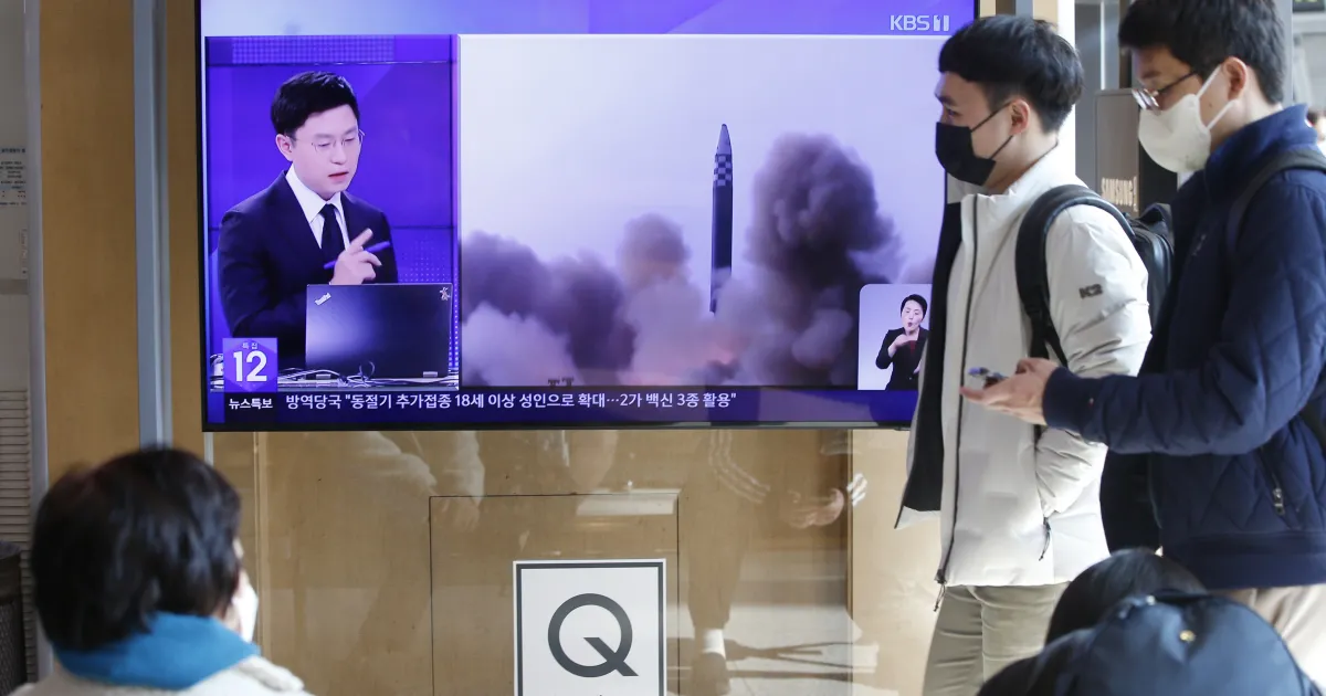 е изстреляла междуконтинентална балистична ракета днес, съобщи южнокорейската армия, цитирана
