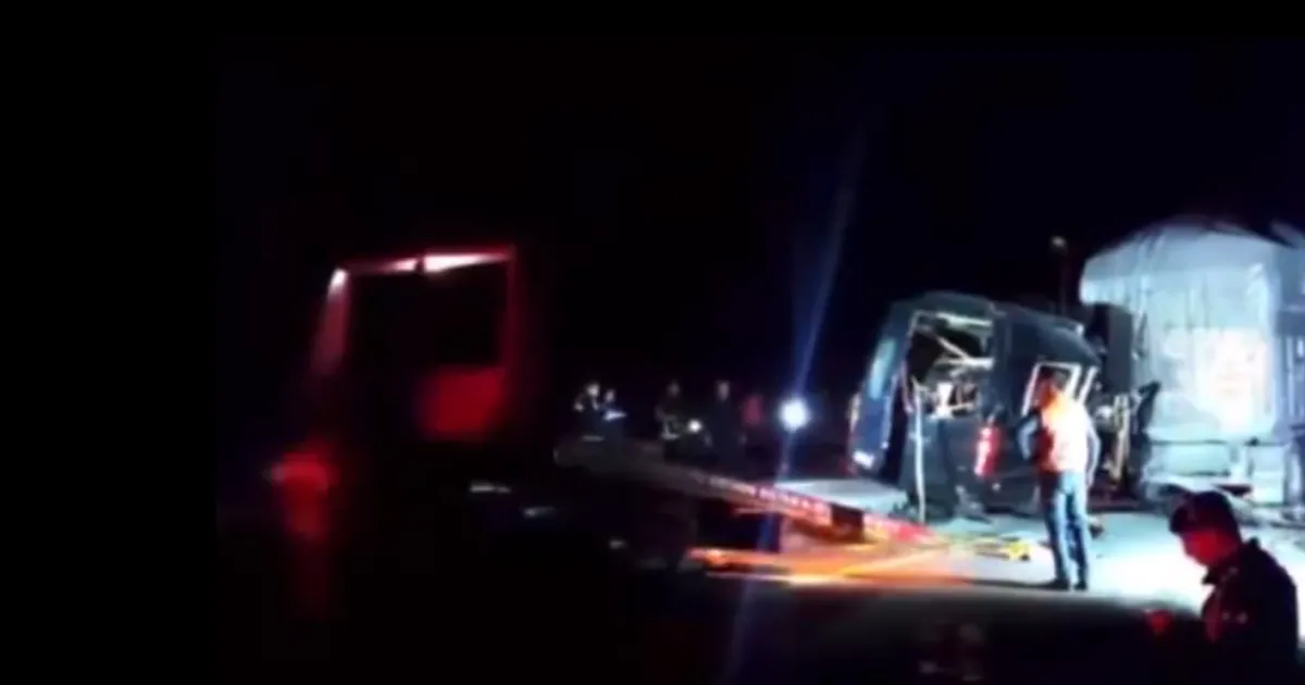 Трима души са , а осем са ранени при между