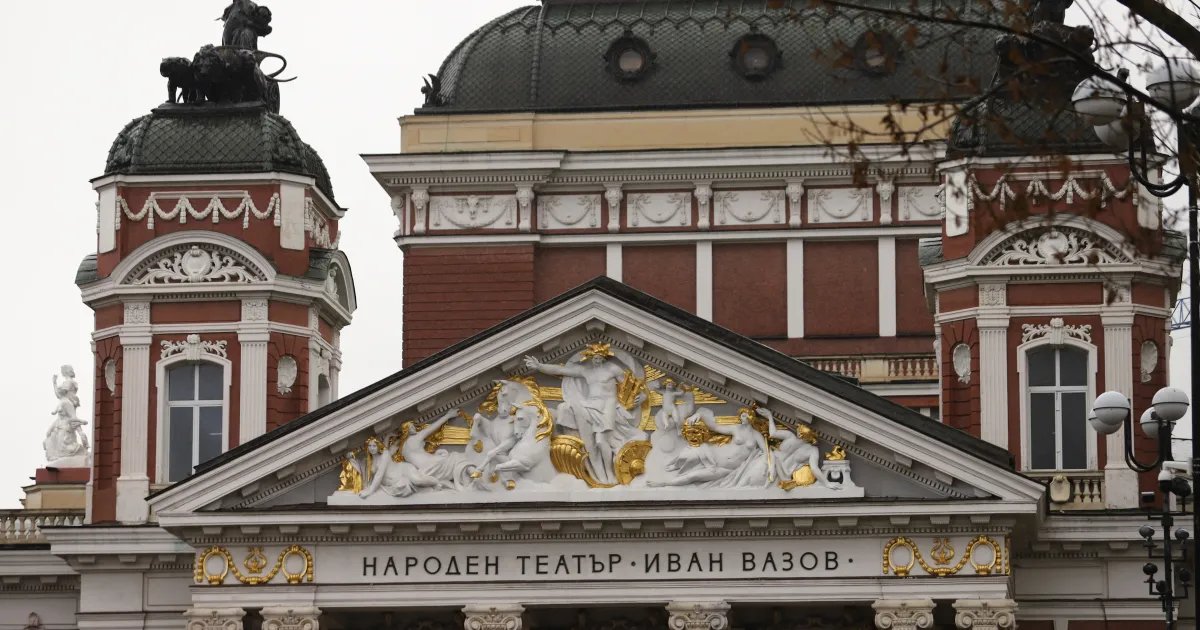 Директорът на Народния театър Иван Вазов“ Васил Василев изпрати писмо