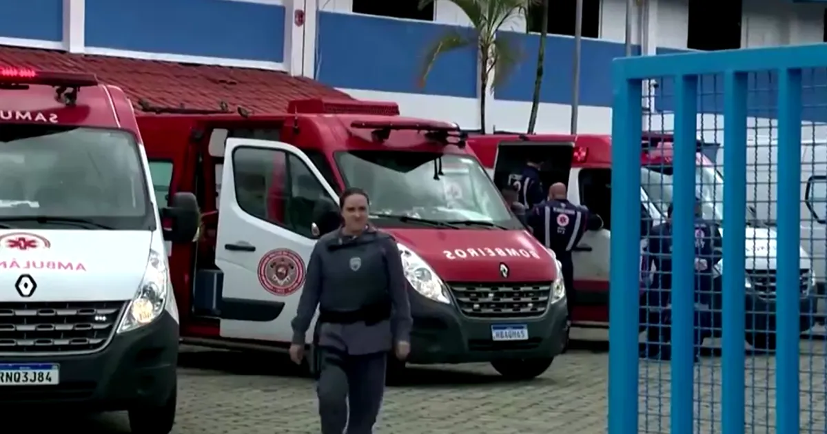 Най-малко трима души бяха убити, а други 11 бяха ранени