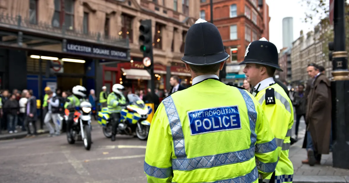 Двама тийнейджъри са били до смърт във великобританската столица Лондон,