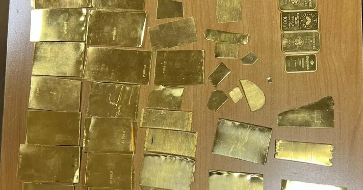 Митнически служители от Бургас откриха недекларирани 3684,11 грама златни слитъци