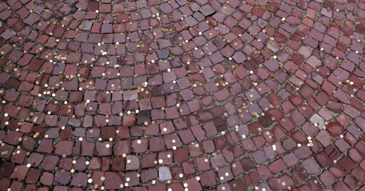 Днес преди обед служителите на Министерството на външните работи спряха