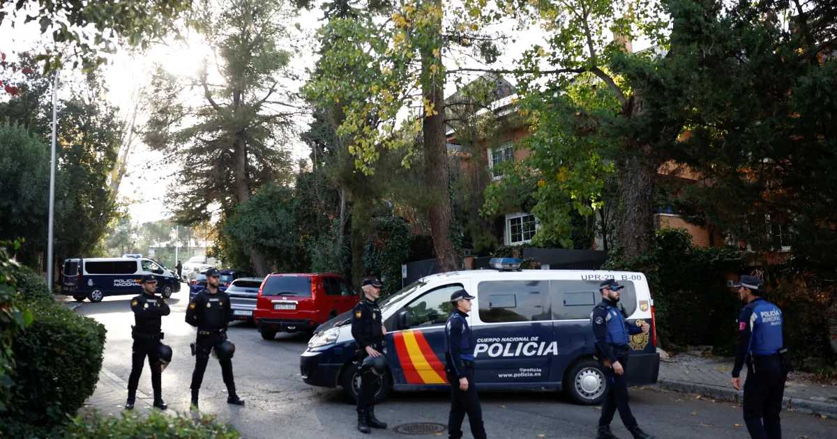 е избухнал в украинското посолство в Мадрид. При е пострадал