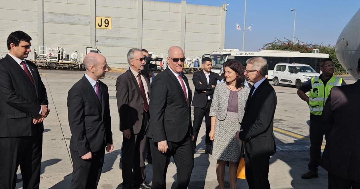 Премиерът Николай Денков пристигна в Израел. Той се приземи на