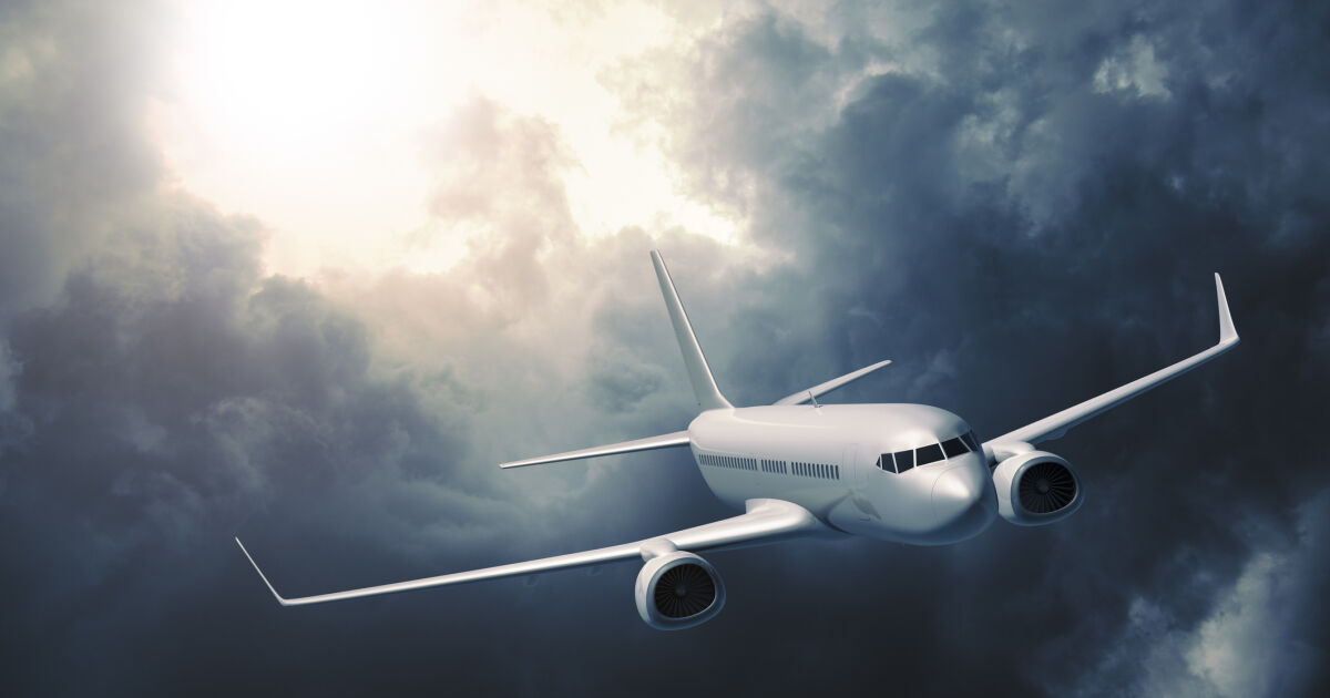 Самолет на австрийските авиолинии не успя да кацне на Летище