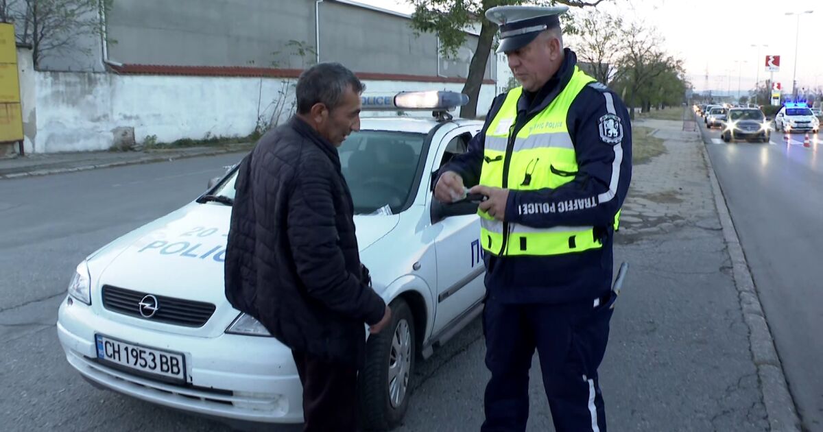 Масирана полицейска акция на пътя в Сливен. Екипите проверяват шофьорите