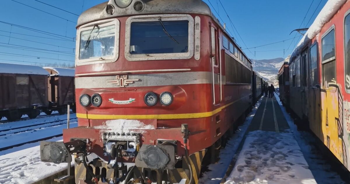 Локомотив се запали на гара Тулово, съобщава БГНЕС.По първоначална информация,