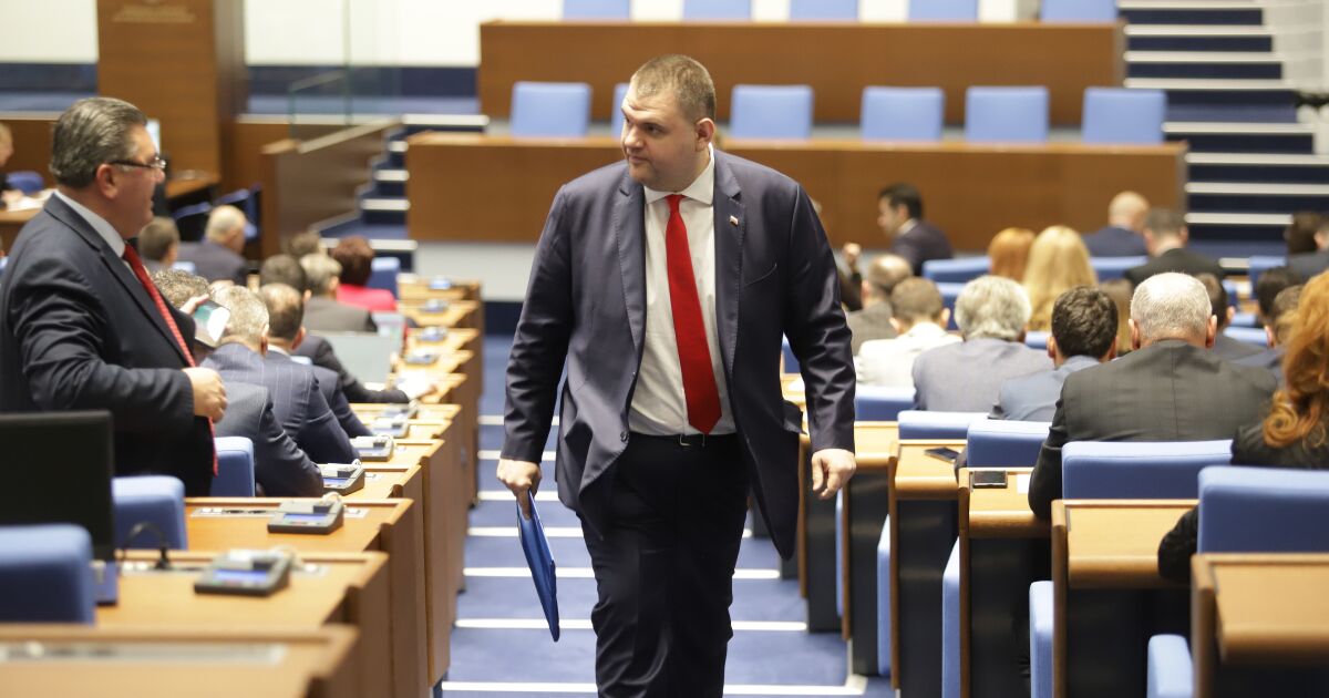 Делян Пеевски, председател на парламентарната група на ДПС, изпрати ново
