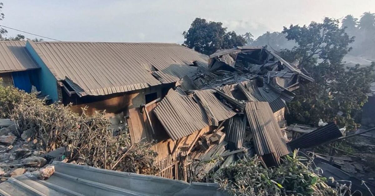 Най-малко 6 души загинаха, след като вулкан в източната част