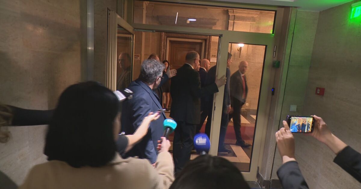 Бой в парламента между Манол Пейков от ПП-ДБ и Славчо