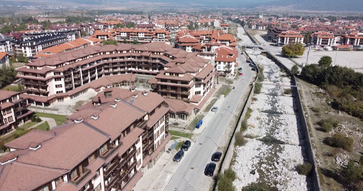 Традиционните бански механи са готови за посрещане на туристите, а