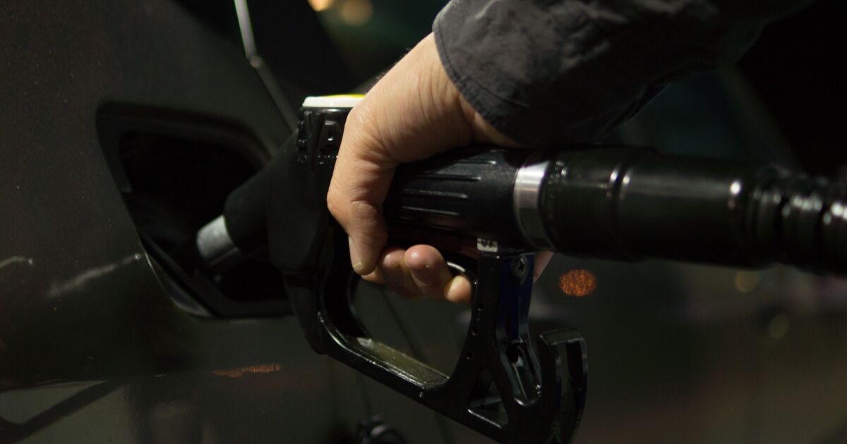 Със 6 стотинки за литър е поскъпнал най-масовият бензин –