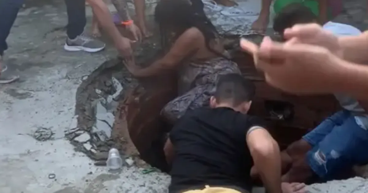 Седем жени пропаднаха под земята по време на весел танц