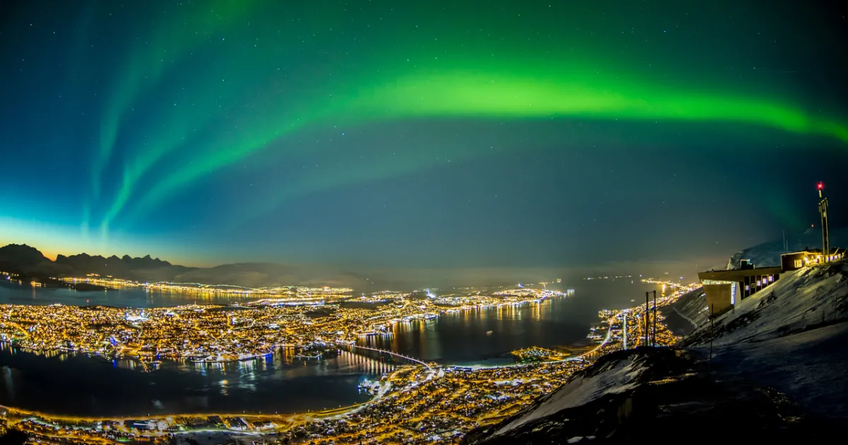 Тромсьо, Норвегия – или приблизително 4000 км на север от