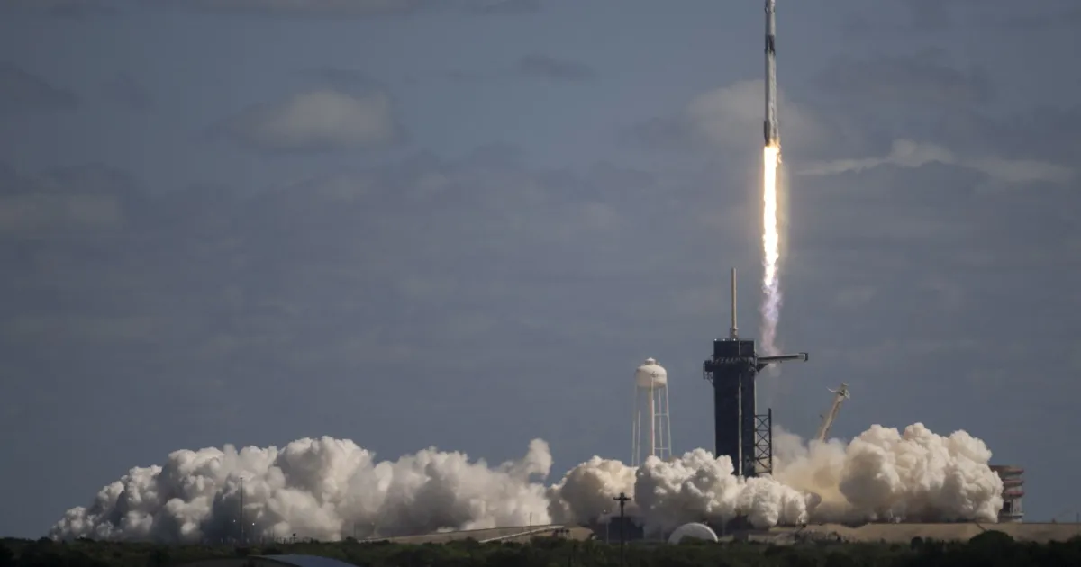 SpaceX и НАСА изпратиха екип от астронавти от цял свят