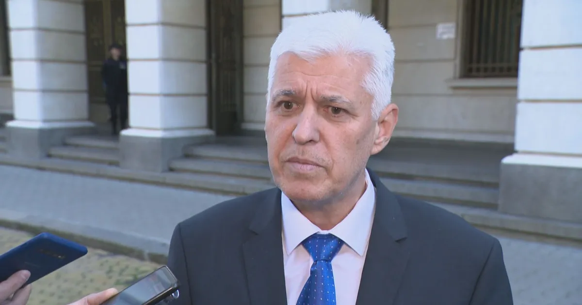 Не е вярно, че служебното правителство купува нови самолети“, каза