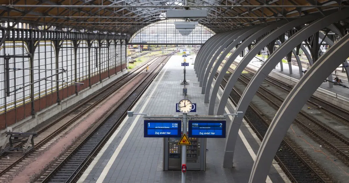 Саботаж спря движението на железниците в Северна Германия за три