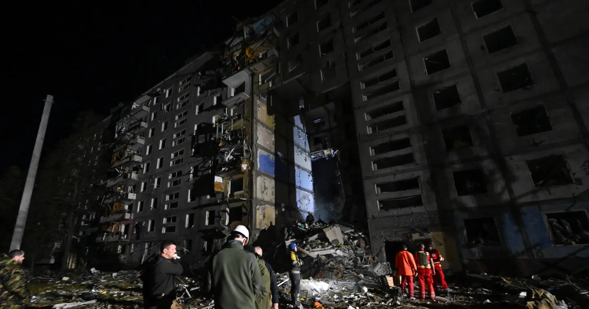 Множество жертви след ракетни удари в украинския град Запорожие, предава