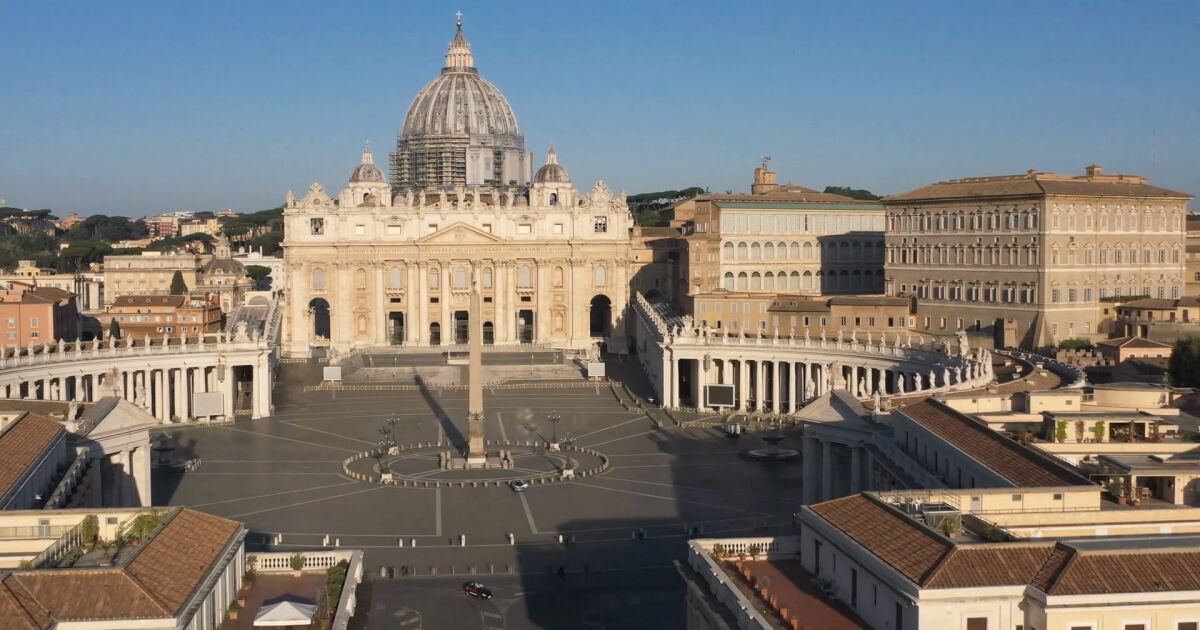 Ватикана определи нови правила, които трябва да напътстват свещениците при