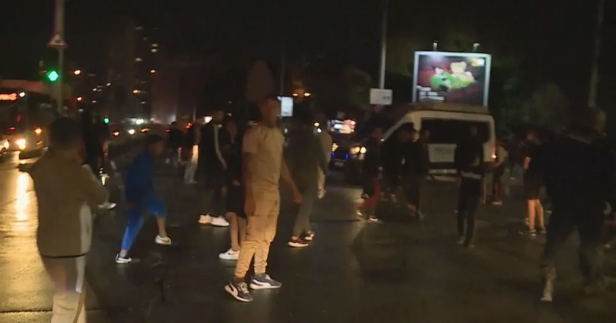 Близки на таксиметров шофьор излязоха на протест снощи в София.