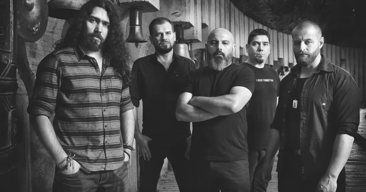 Българската група Hellion Stone подгрява концерта на в София. Събитието