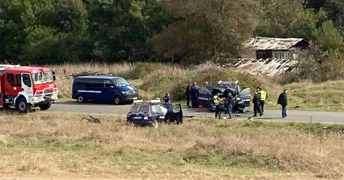 След челния сблъсък между две коли на жандармерията край Царево