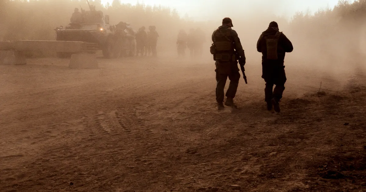 11 души загинаха, 15 са ранени, след като двама въоръжени