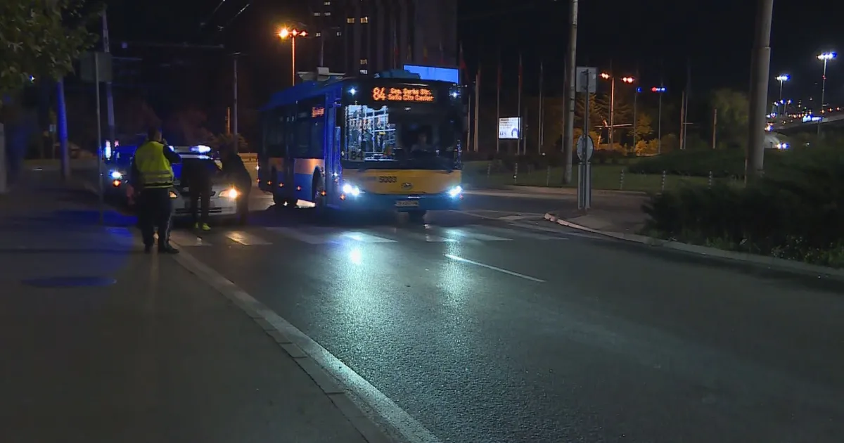 Кола е ударила 17-годишно дете на пешеходна пътека в София,