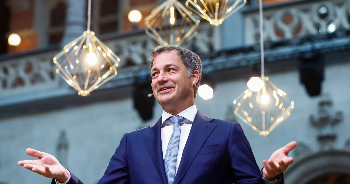 Премиерът на Александер де Кро съобщи, че получава месечна заплата