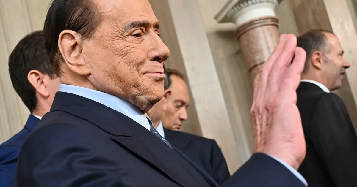 Скандал в Италия. Бившият италиански премиер Силвио Берлускони с предупреждение