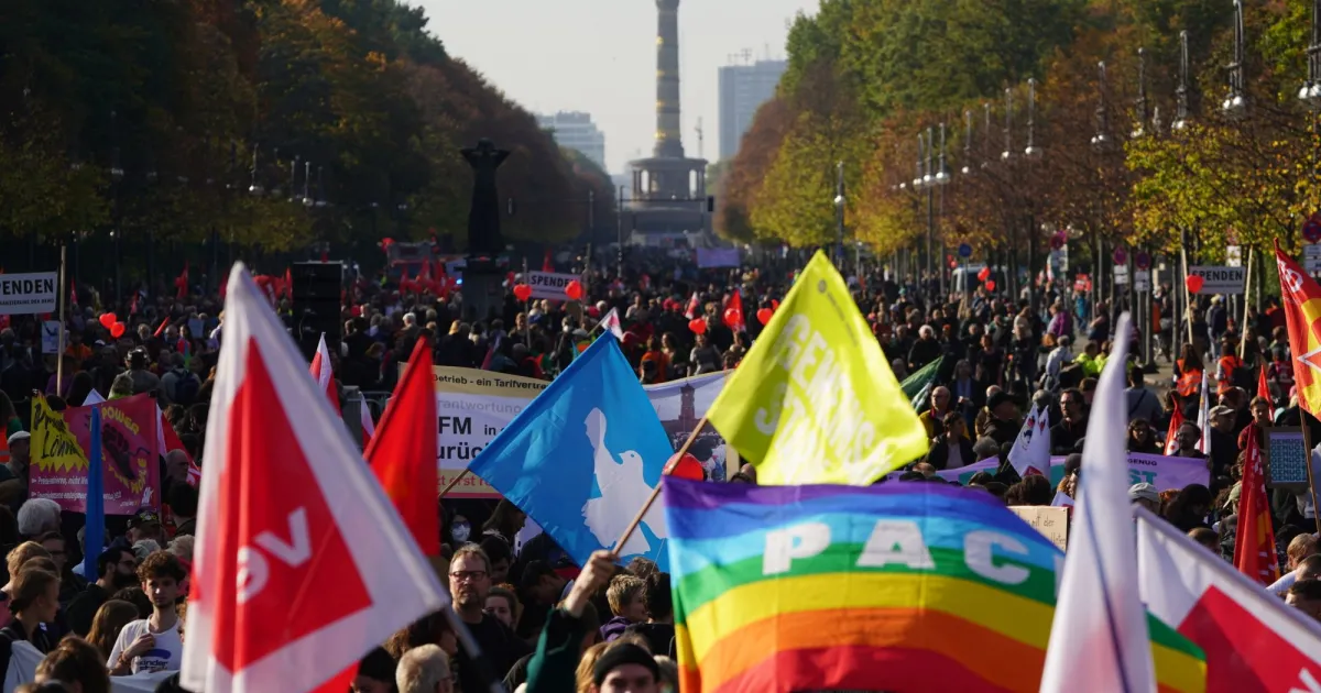 Десетки хиляди излязоха днес на протести в шест германски града,