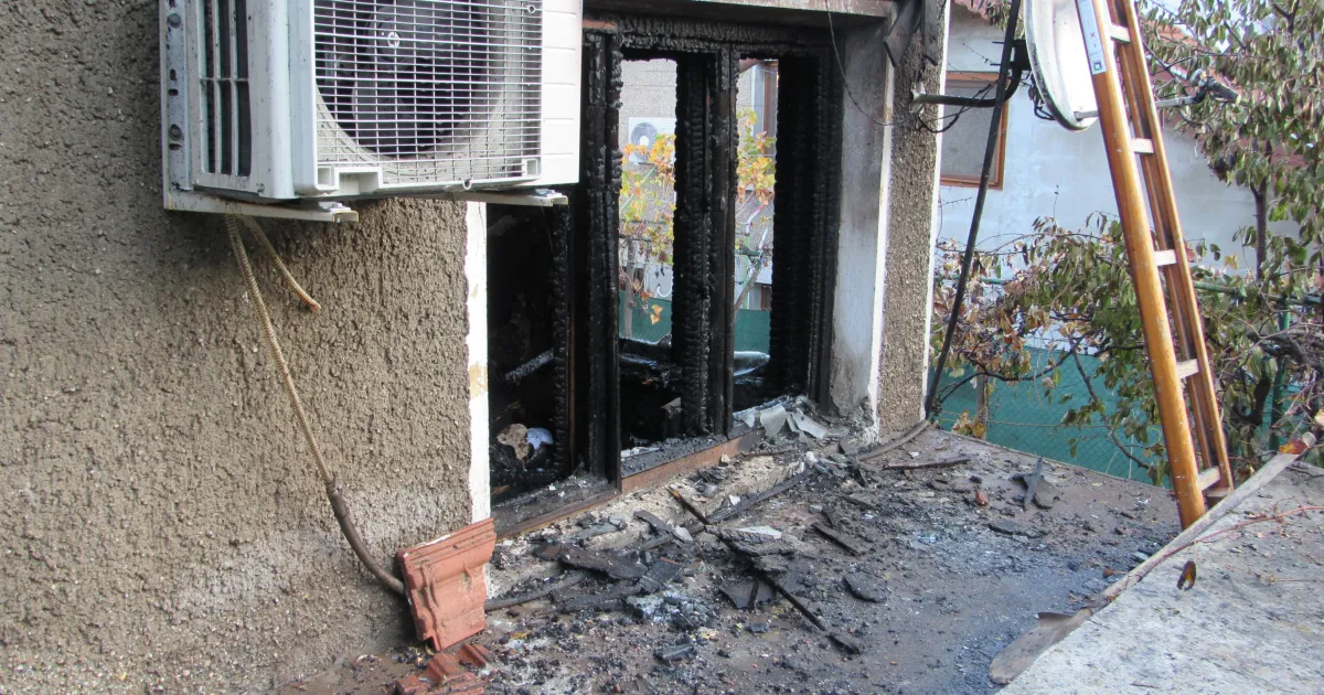 Пожар е избухнал тази сутрин в къща на ул. Петрохан“