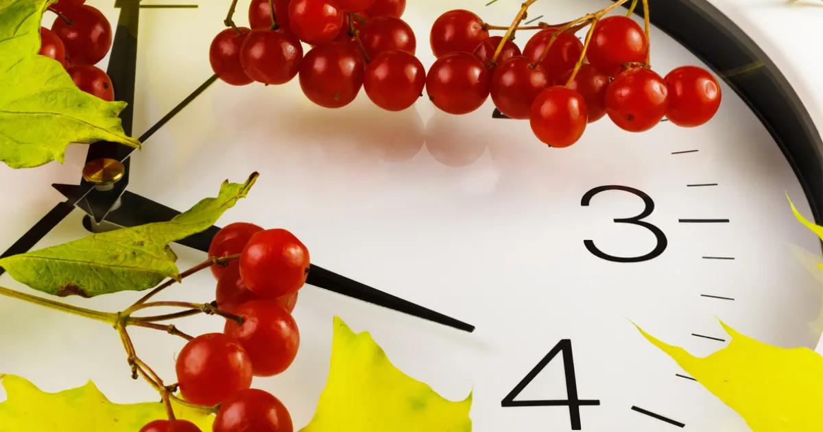 В нощта на 30 октомври преместихме стрелките на часовниците с