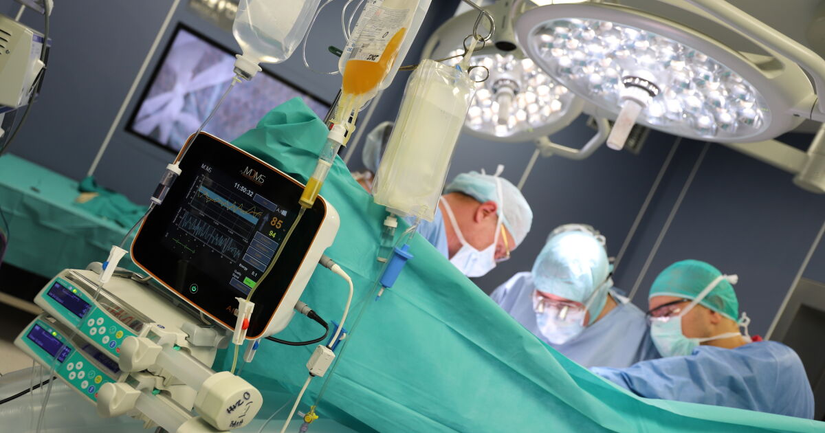 Специалисти от Военномедицинска академия (ВМА) извършиха две чернодробни трансплантации в рамките