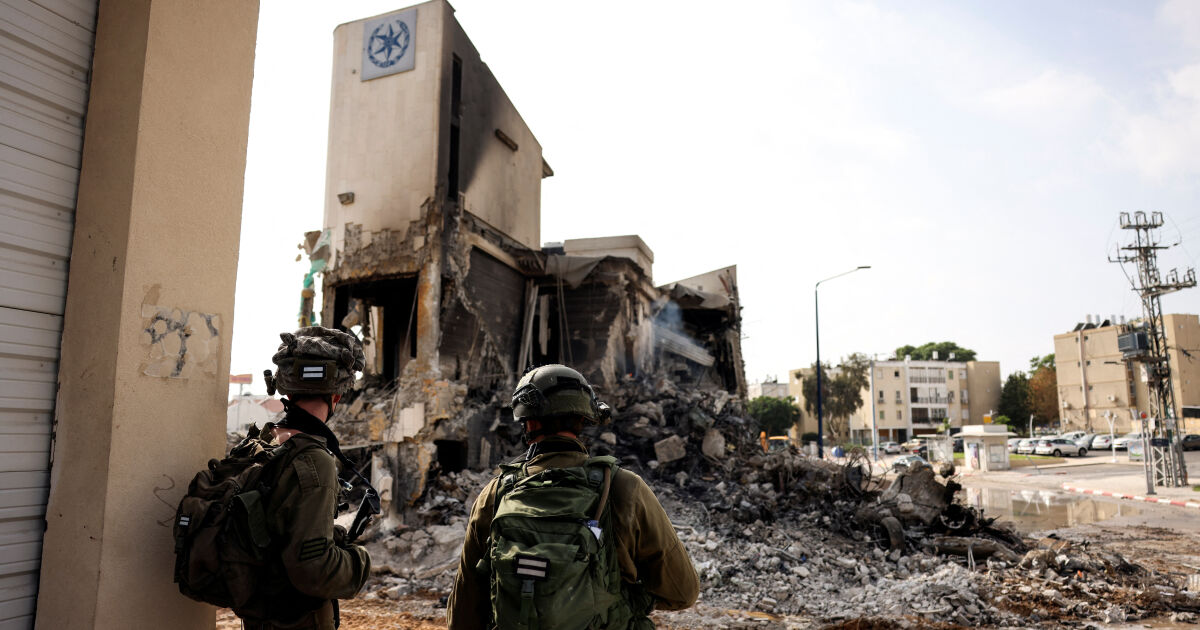 Израелската армия се сражава на седем места срещу бойци от