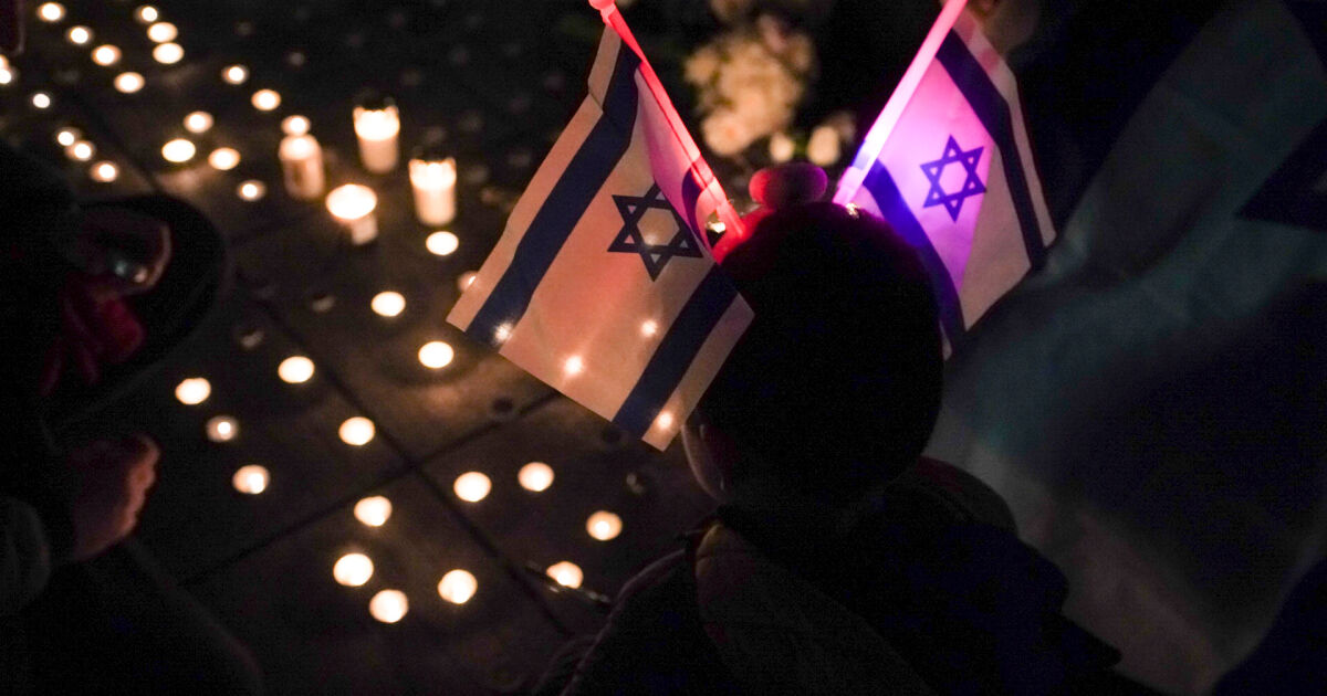 Жест на съпричастност към жертвите в Израел. Стотици се събраха