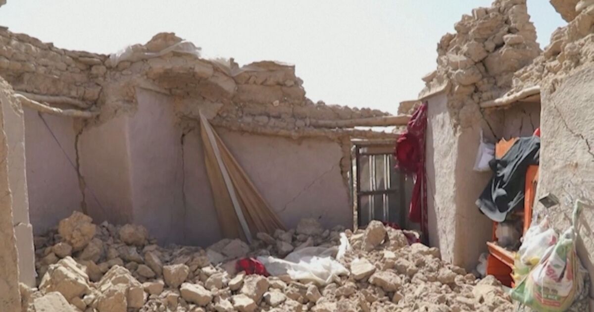 Ново земетресение удари Западен Афганистан и уби над 2400 души. Бедствието се