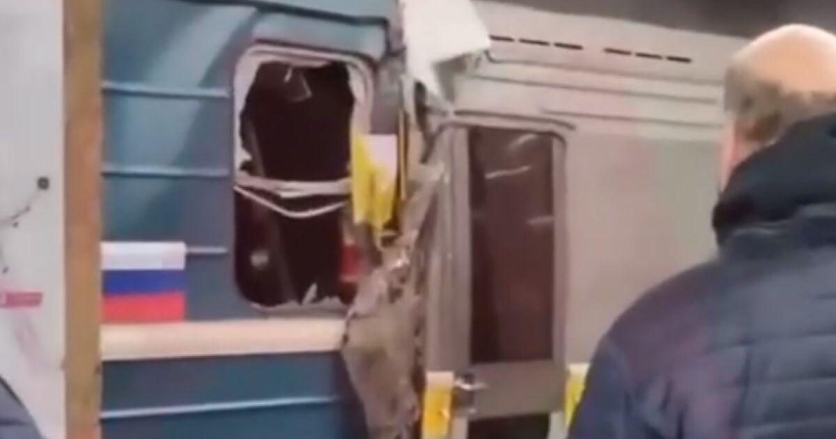 Два влака се сблъскаха на метростанция в Москва, информираха оперативните
