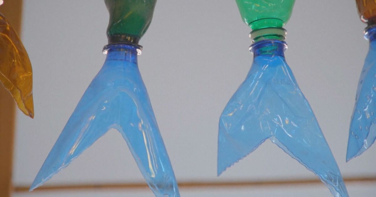 Стари пластмасови бутилки могат да се превърнат в изкуство. Сътворява