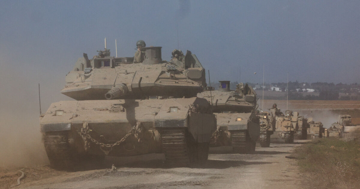 Израелските танкове са достигнали плажа в Газа в неделя късно