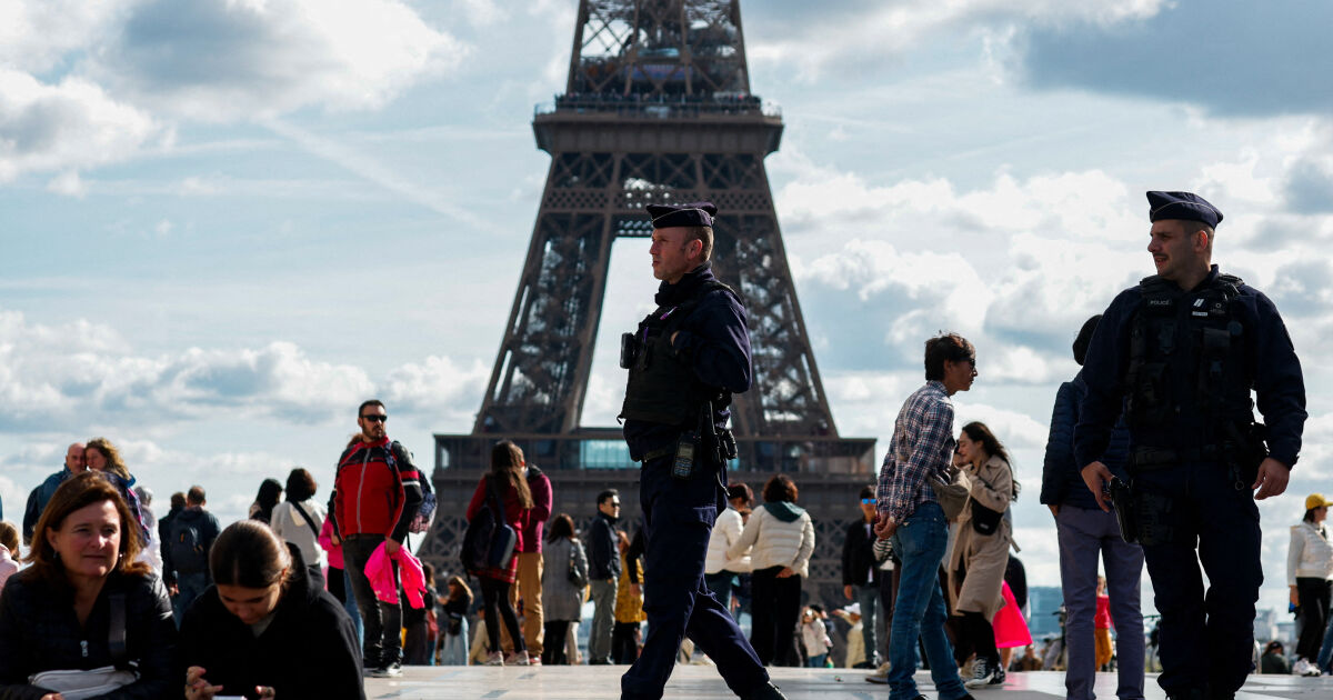 Франция остава в най-висока степен на тревога за терористични атентати.