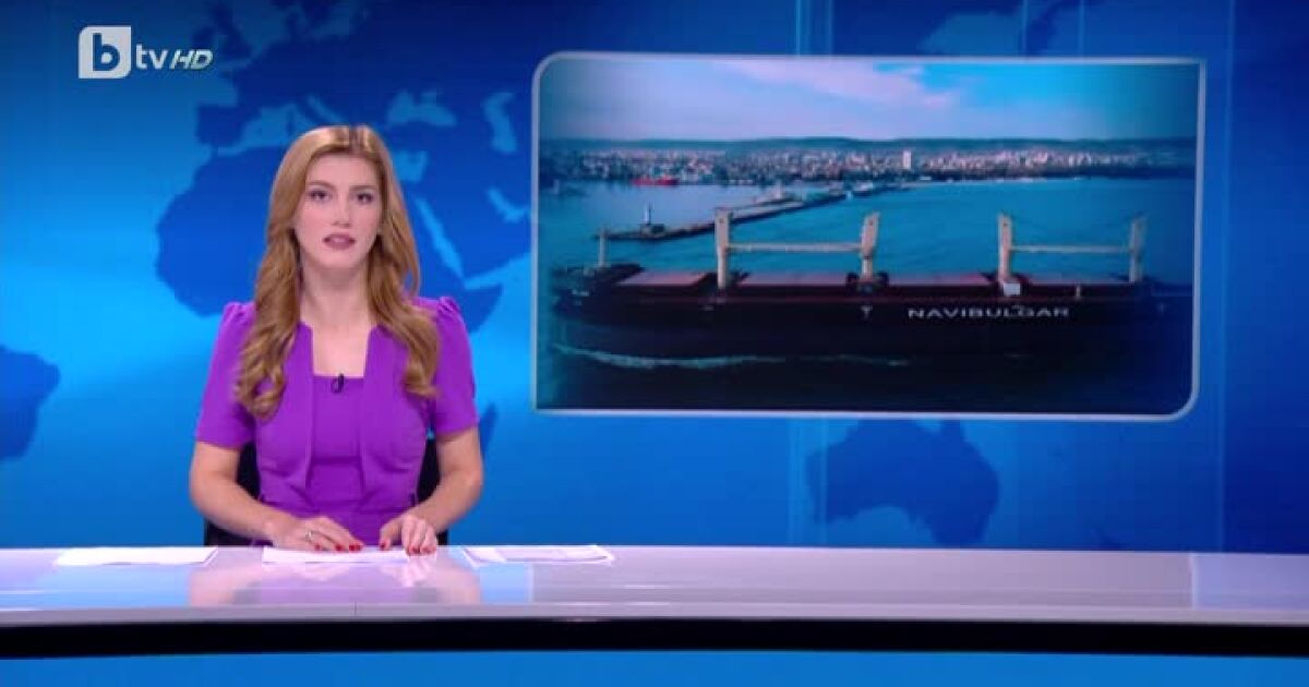 Четирима моряци от екипажа на кораба Рожен, който се намира