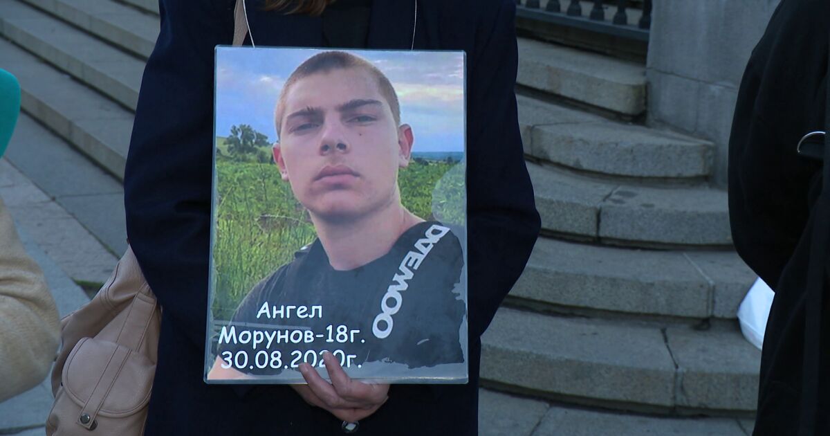 Близки на 17-годишния Ангел Морунов от Любимец, който загина в