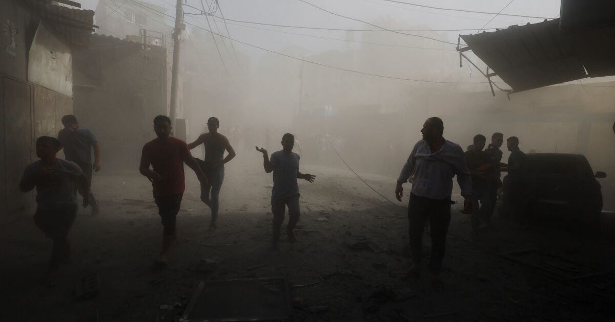 Стотици палестинци се евакуираха от болницата Ал Шифа“ в град