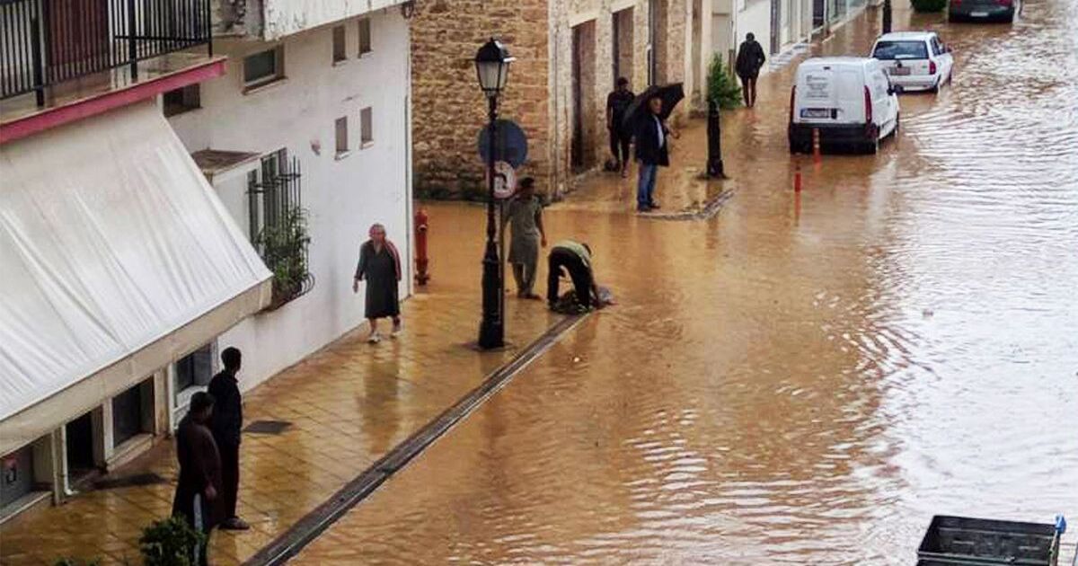 Жертвите на наводненията в Гърция станаха десет. Други четирима са