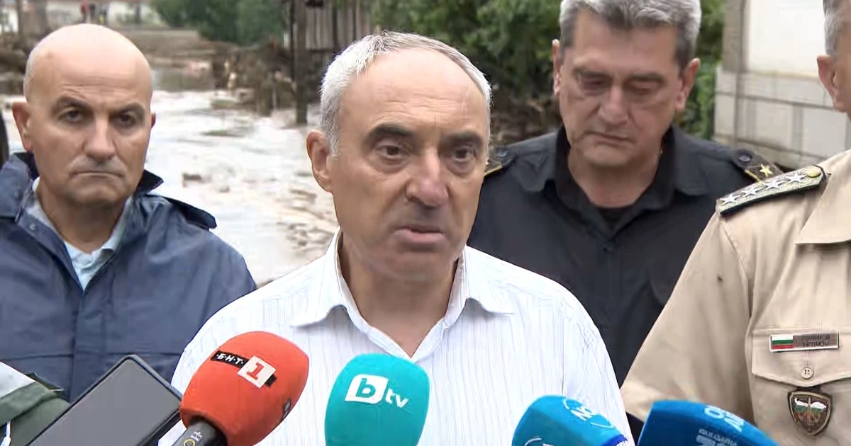 Най-тежка е ситуацията с наводненията в село Богдан. То беше