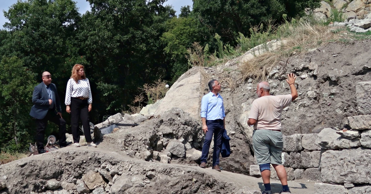Противопоставянето между партиите трябва да остане на заден план в